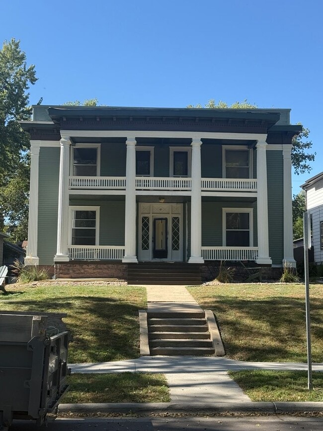 Building Photo - 715 S Phillips Ave Unit 2