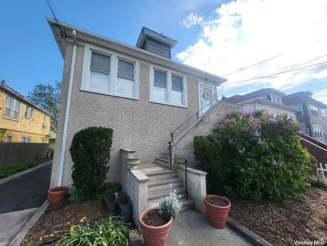 Photo - 69-35 Hessler Ave