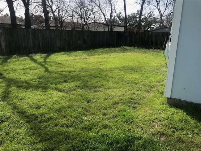 Photo - 1405 Circle Dr