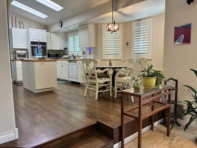 1006 W 44th St Unit 1