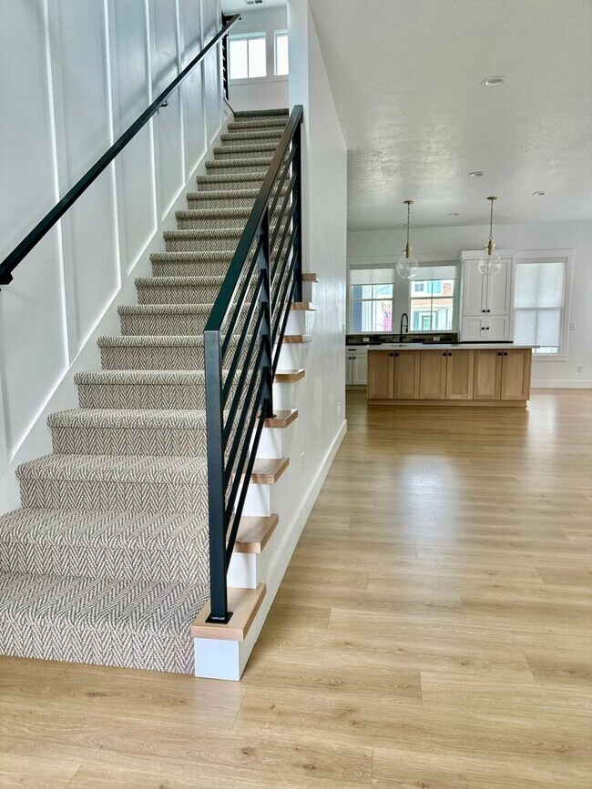 Photo - Gorgeous 5 Bed 3.5 Bath Home at Daybreak I...