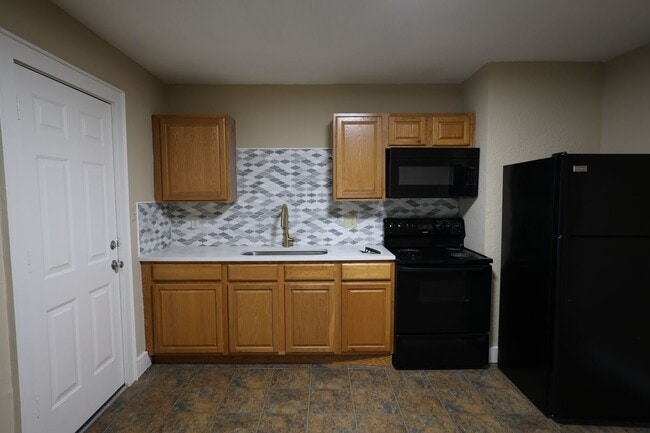 Building Photo - 1213 N Jackson St Unit 1