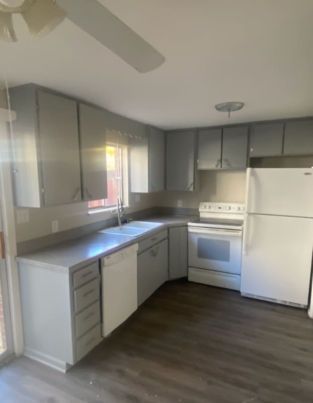 Photo - 826 Emery St