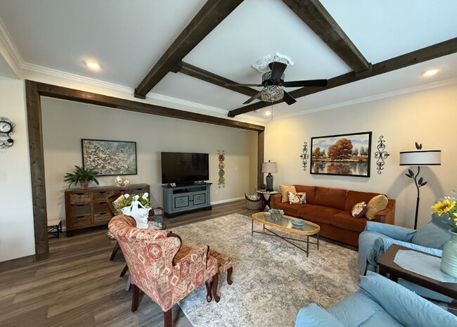 Photo - 123 Pete Mann Rd