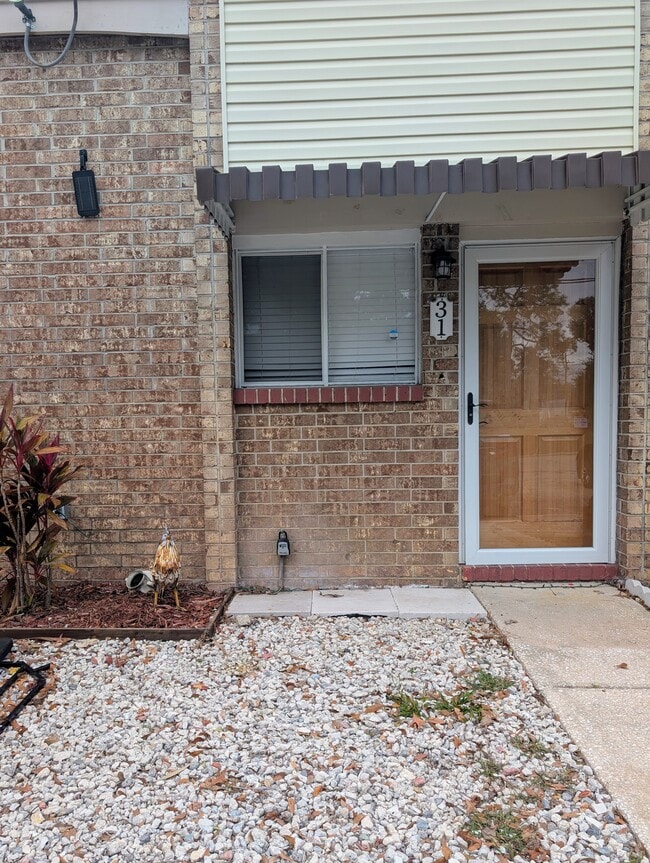 Building Photo - 1200 Bretta St Unit 31