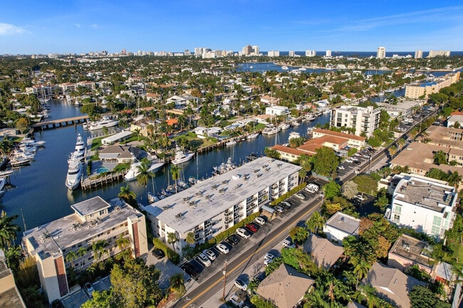 Building Photo - 1475 SE 15th St Unit 111