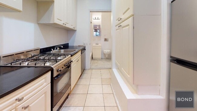 Building Photo - 240 E 78th St Unit A Rental