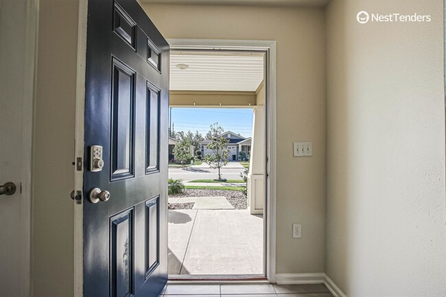 Photo - Like New In Nassau Crossing!