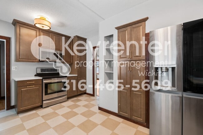 1728 E McKnight Dr