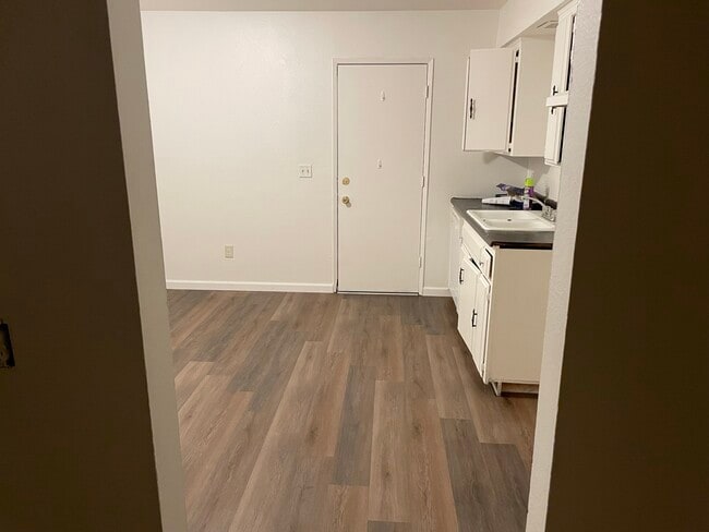 Kitchen - 218 Woodrow Ave Unit A