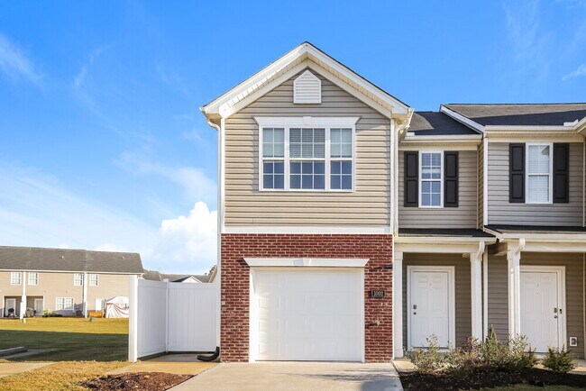 Photo - 1002 HighGarden Cir Townhome