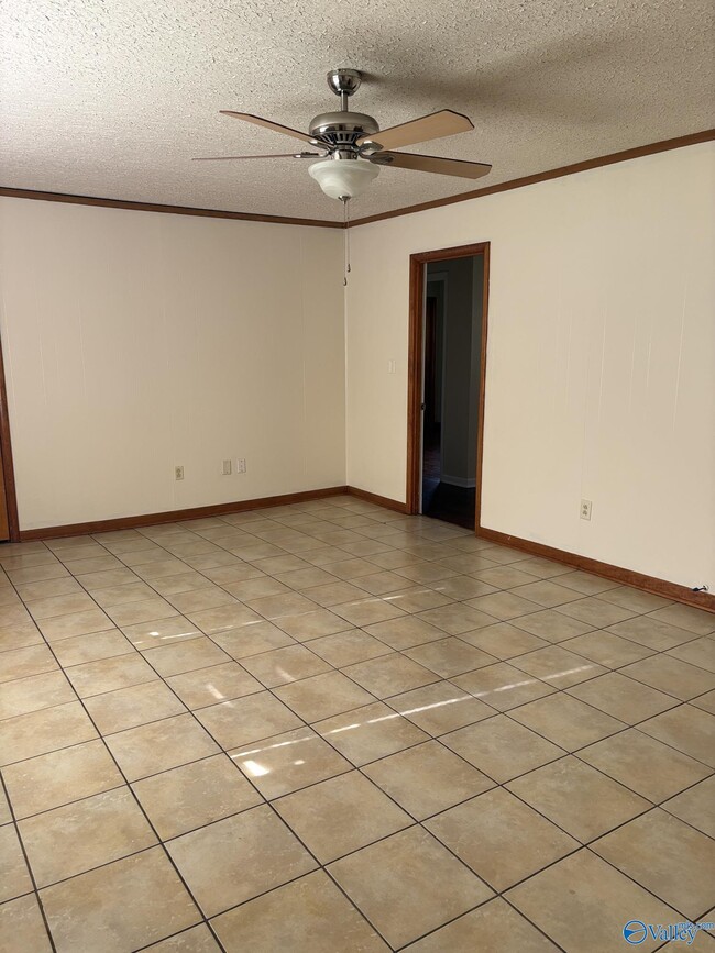 19557 Edgewood Rd