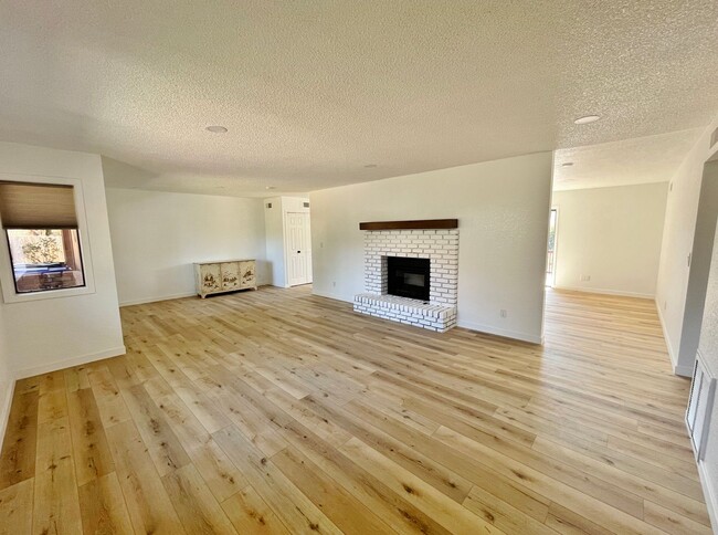 Photo - HOUSE - VILLAGE OF OAK CREEK