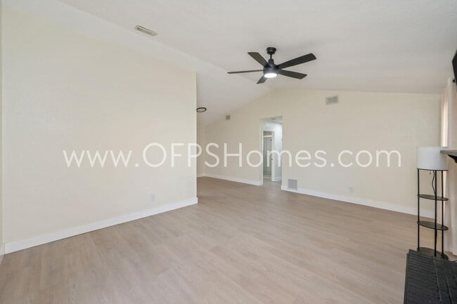 Photo - 211 Indian Oaks Dr