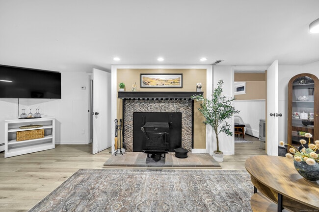 Photo - 25 Cottage Grove Rd