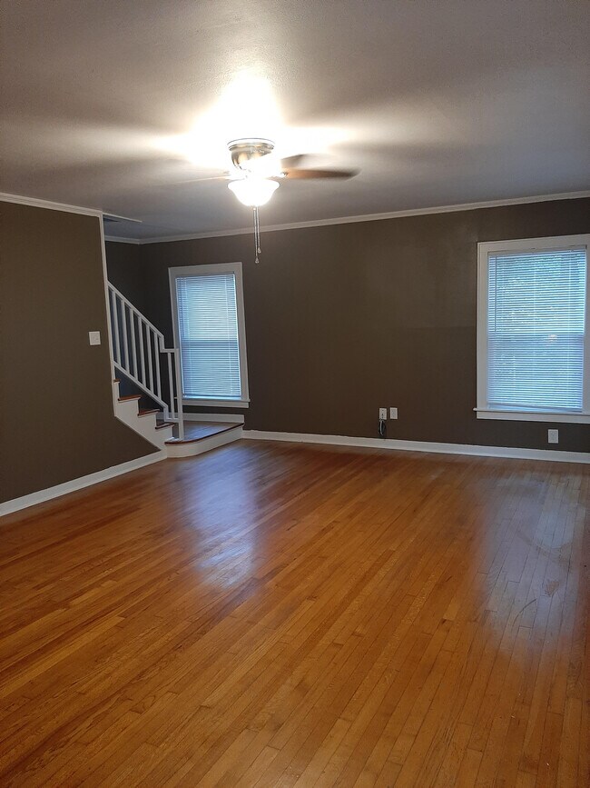 Photo - 505 W Crockett St House