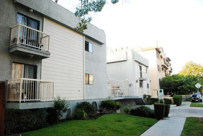Building Photo - 11215 Camarillo Street,