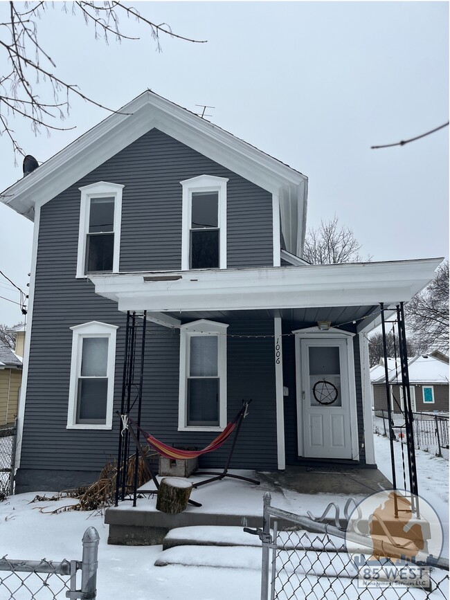 1006 Douglas St NW Unidad 2