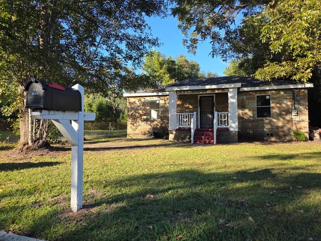 Building Photo - 2866 Edgewood St