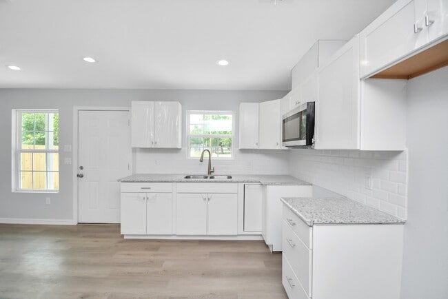 Photo - 8595 Parkway Dr
