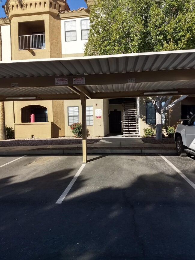 1 cochera cubierta - 5302 E Van Buren St Unidad 3063