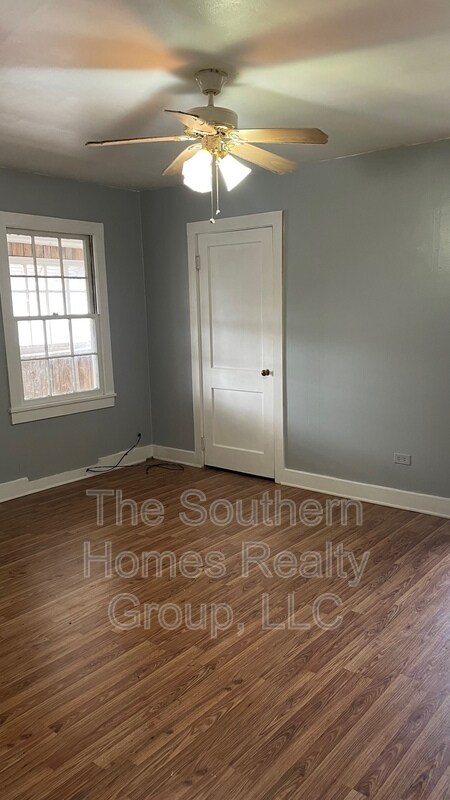 Photo - 405 N High St