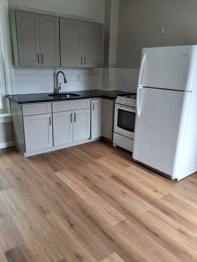 125 W Sidney Ave Unit 4