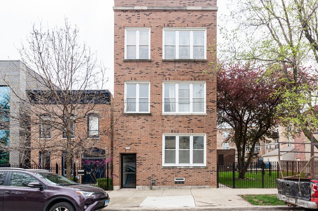 Building Photo - 1922 N Wilmot Ave
