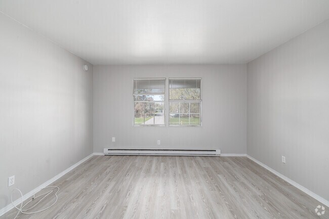 1BR, 1BA - 575SF - Living Room
