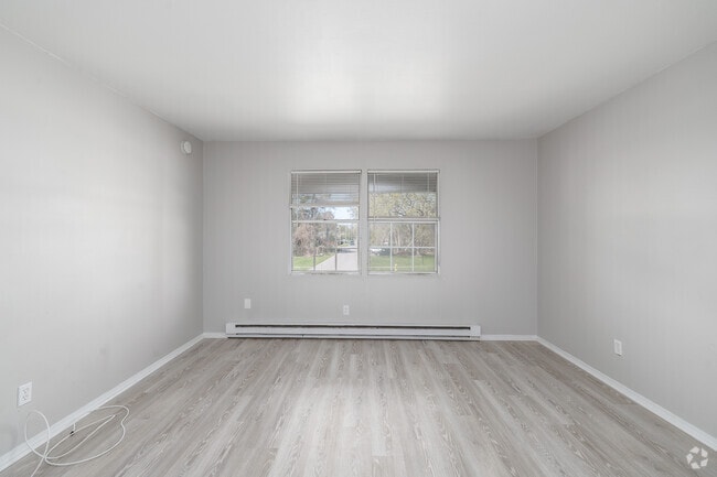 1BR, 1BA - 575SF - Living Room - Lawrence Terrace