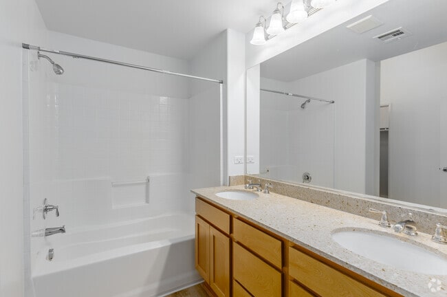 4BR, 4BA - 1,923SF - Bathroom