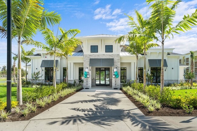 Building Photo - Oasis at Surfside*