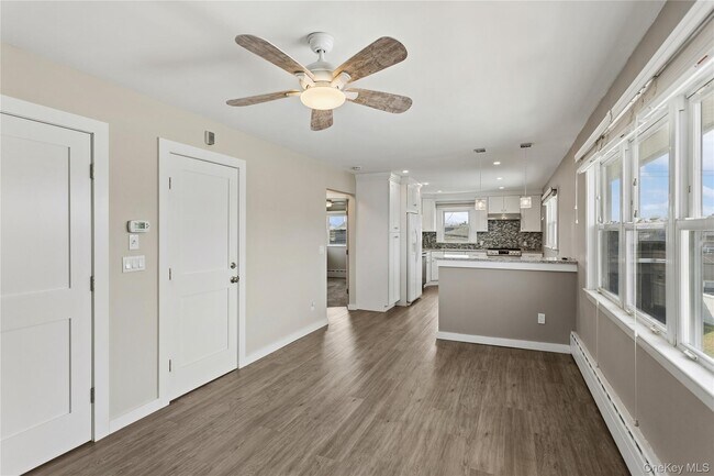 Photo - 31 Julian Pl Unit 2