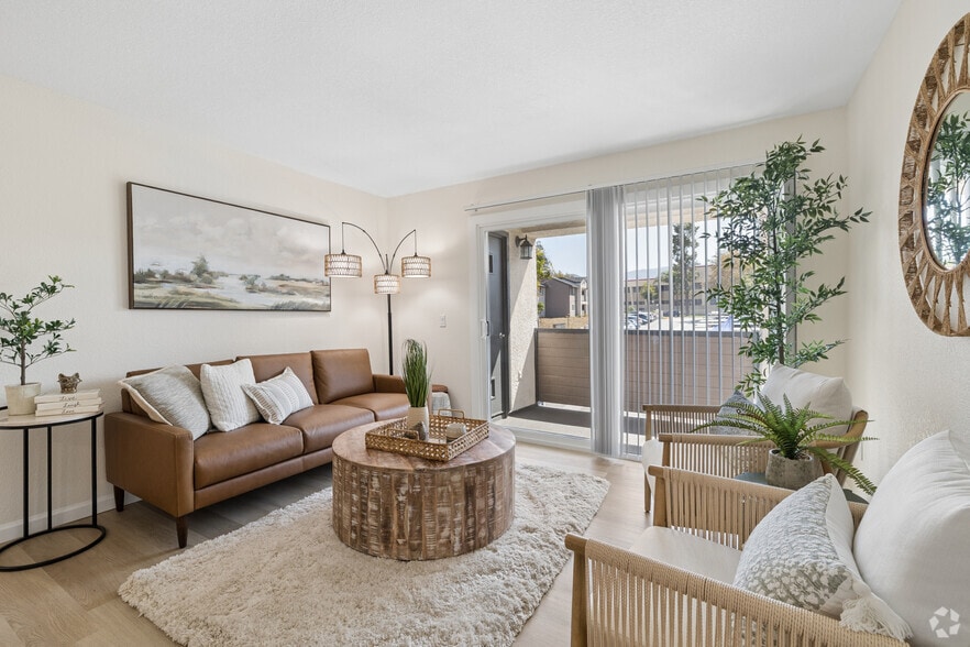 Roosevelt 2BR, 1.25BA - 850SF - Living Room