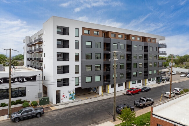 1510 Belleville St - Exterior