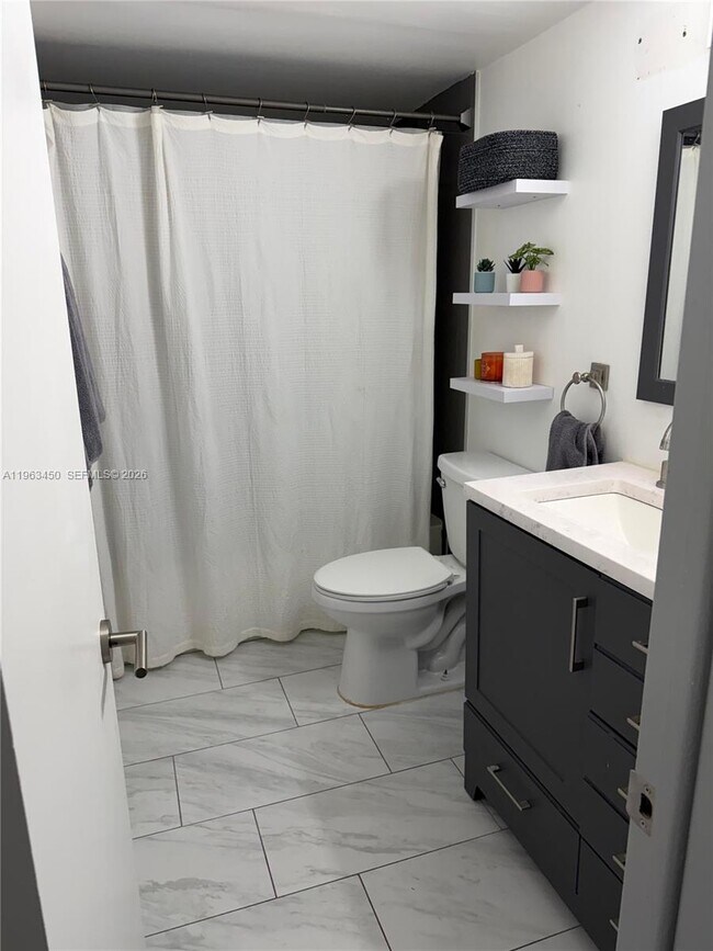 Photo - 301 SE 3rd St Unidad 307