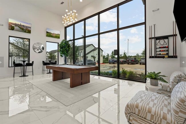 Photo - 476 Suffield Dr