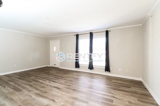 Photo - 623 S New Hope Rd