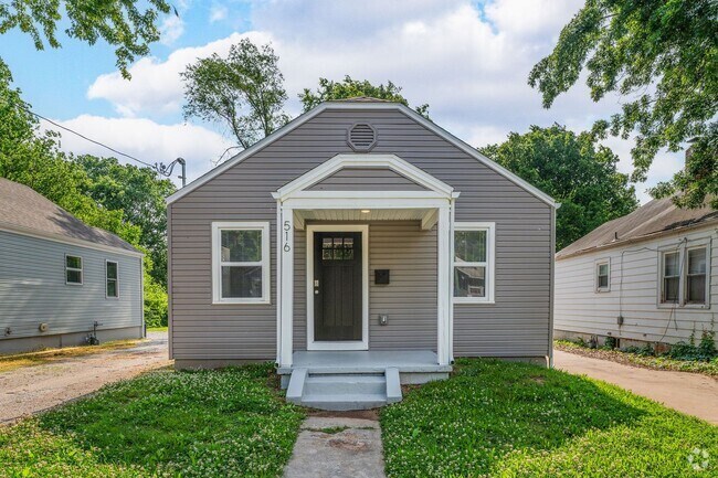 Building Photo - Available July 1! Rental