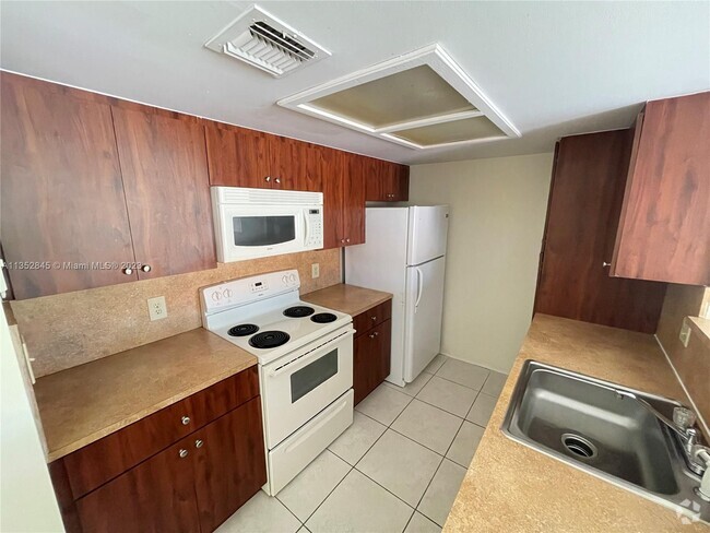 Building Photo - 8423 Coral Lake Way Unit 8423 Rental