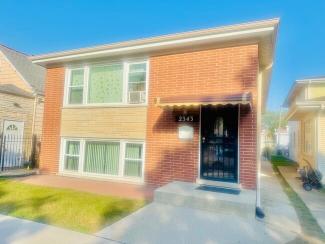 Building Photo - 2343 S Lombard Ave