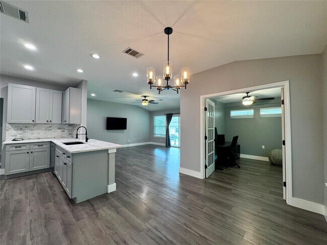 Photo - 1212 Leah Ln