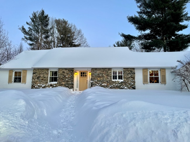 Photo - Charming 3-Bedroom 2-Bathroom Ranch in Laurel Hill Available 6/1