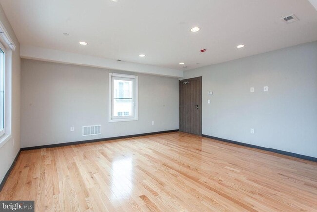 Photo - 2553 Montrose St Unit D