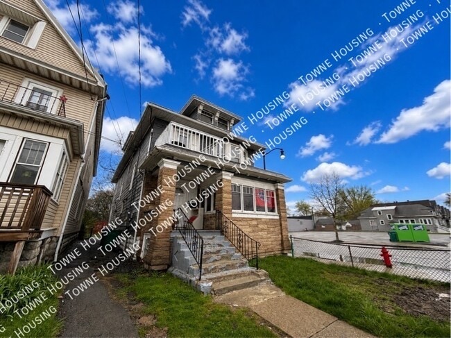 Building Photo - 89 Macamley St Unit 2