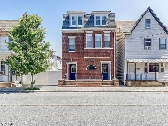 Building Photo - 511 S Main St Rental