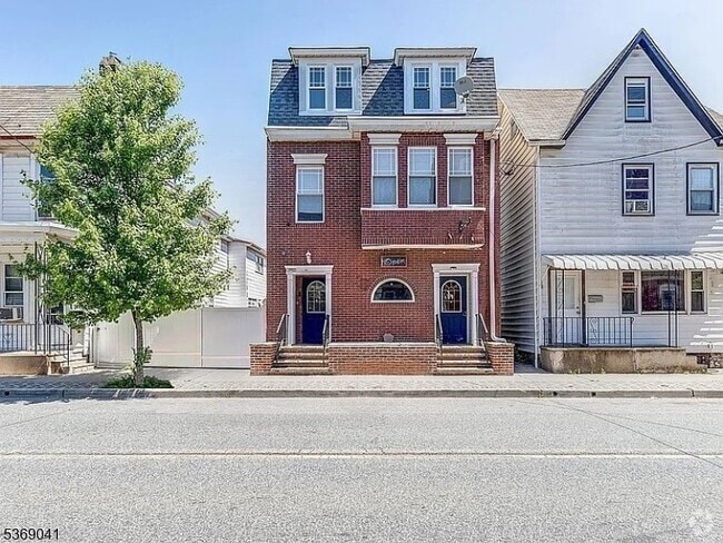Building Photo - 511 S Main St Rental