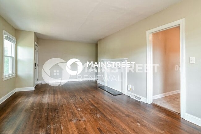 Photo - 3 Bedroom Pet-Friendly Home in Charlotte, NC with Main Street Renewal