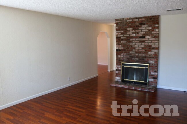 Photo - 2607 Orchid St