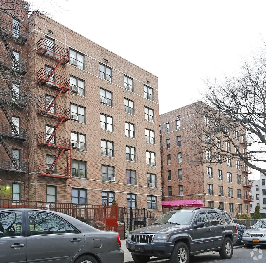 Photo - 261 Lenox Rd Apartments